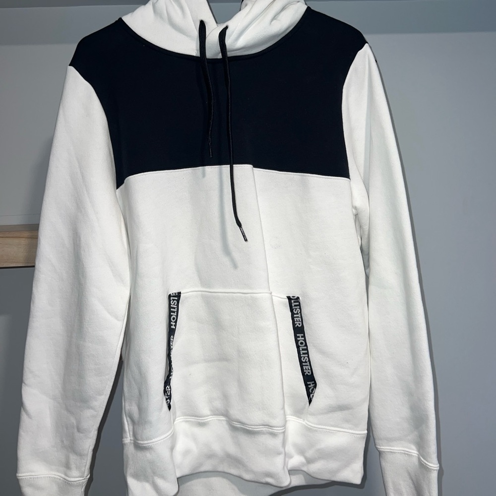 Hollister white and black hoodie